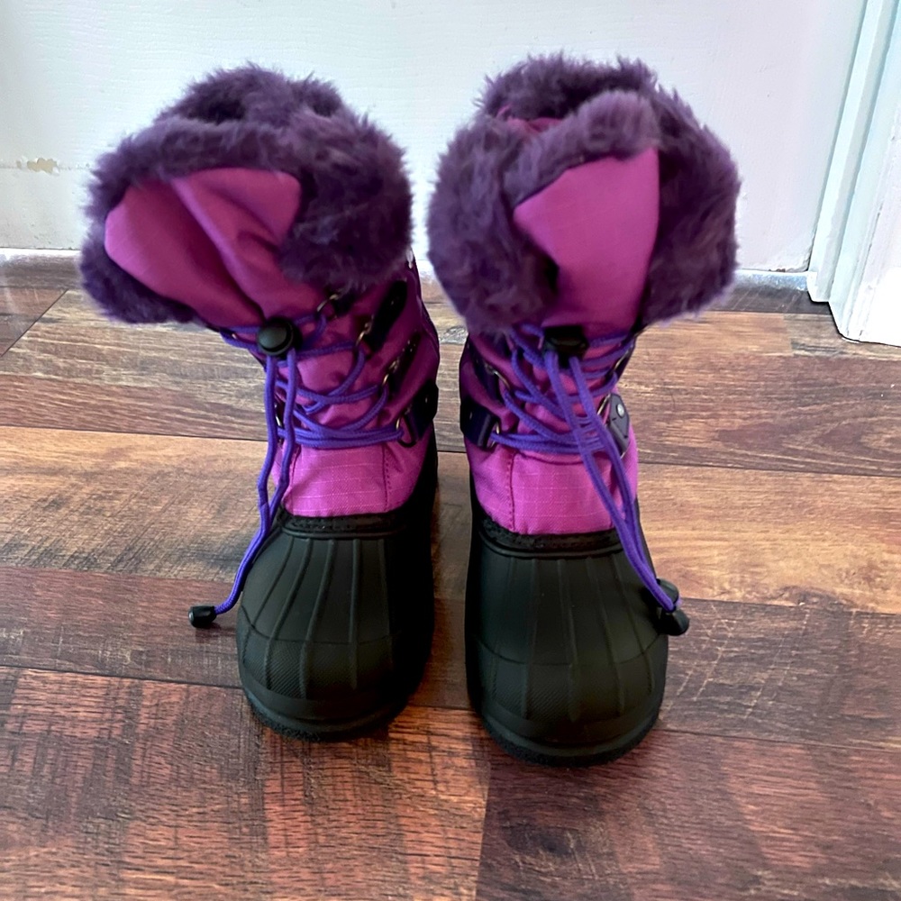 Dream Pairs little kid snow boots.